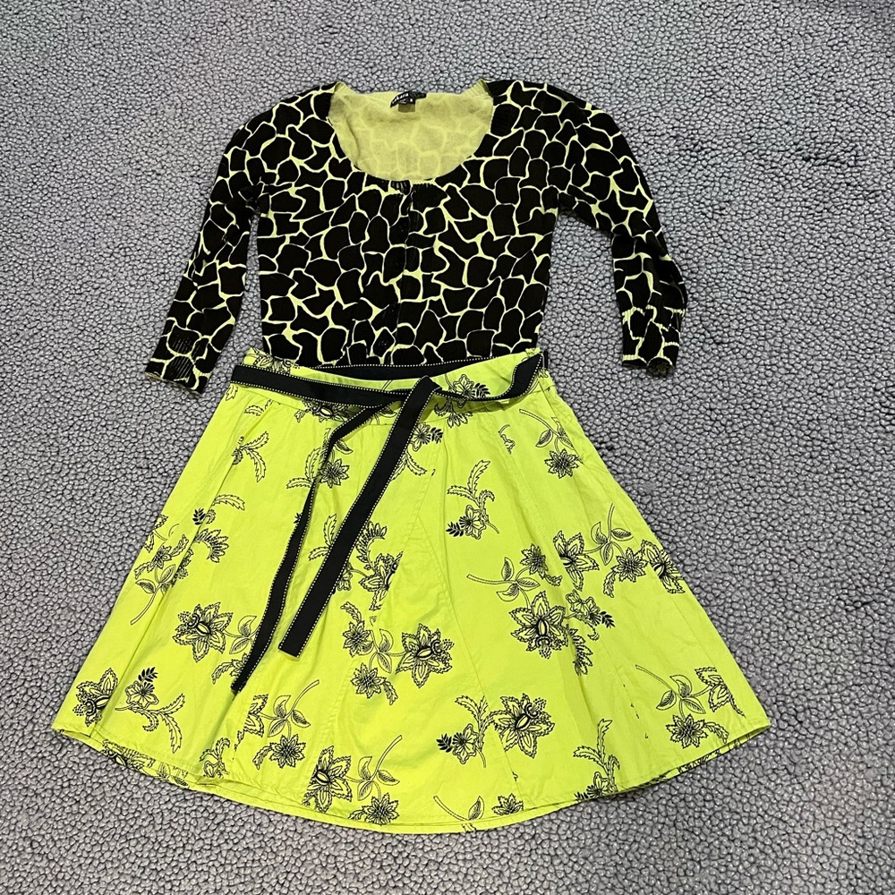 Green cotton skirt and sweater